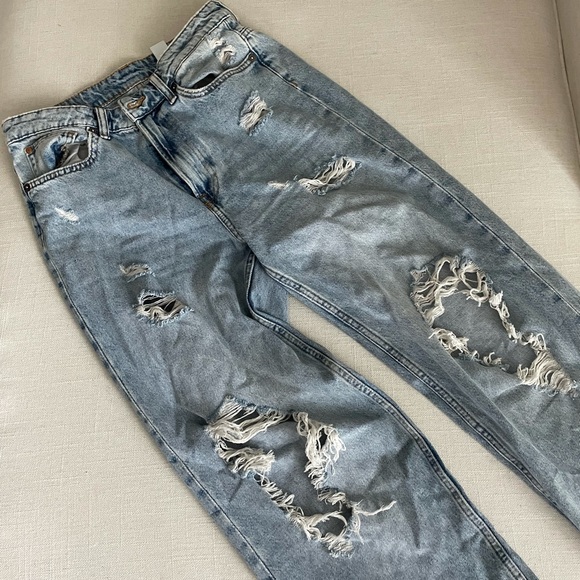 H&M straight/wide leg ripped jeans - Picture 2 of 3